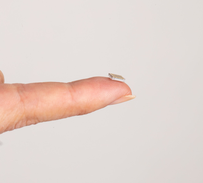 A processor will be placed on the surface of the brain, receiving data from electrodes positioned several centimeters beneath the surface of the brain.