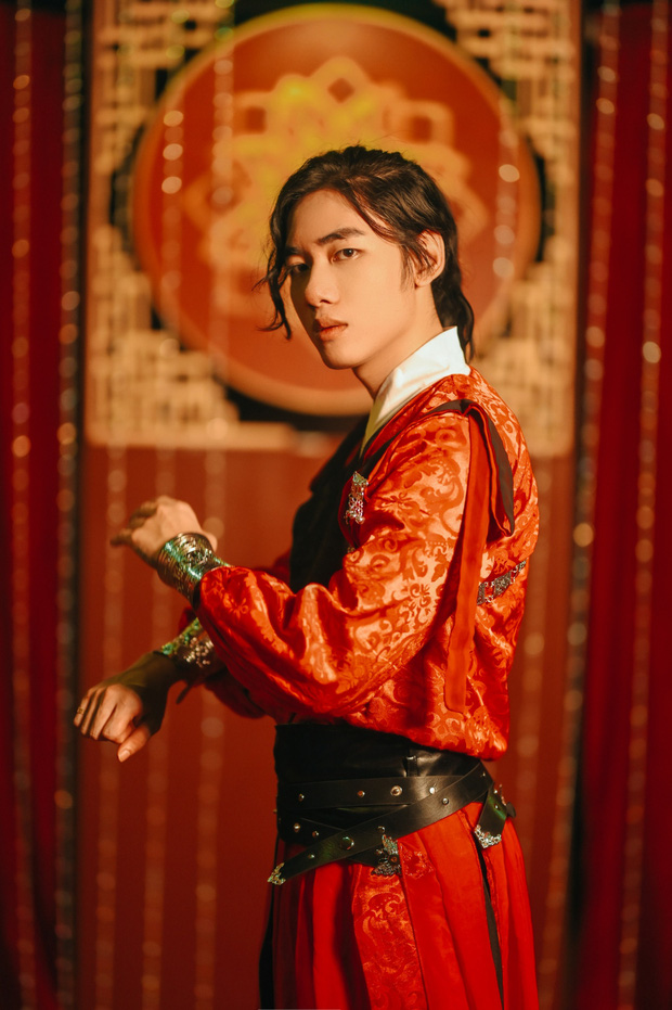 K-ICM's design in the MV 'Tuý Hoạ', this outfit was used in the scenes filmed in the tavern.