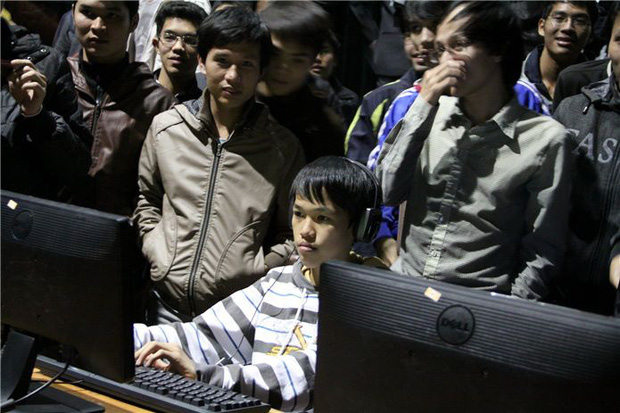From a boy dominating the Vietnamese AOE scene in internet cafes.