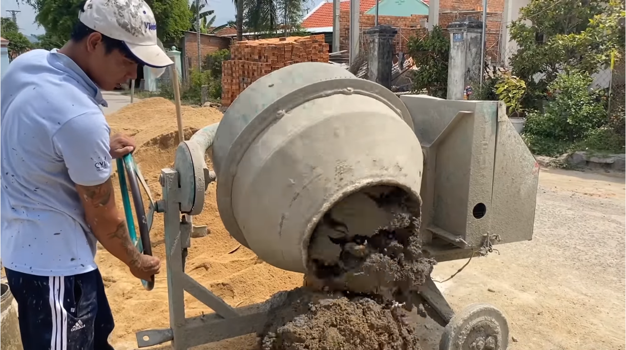 Lộc Fuho leaves YouTube, returns to work as a construction worker