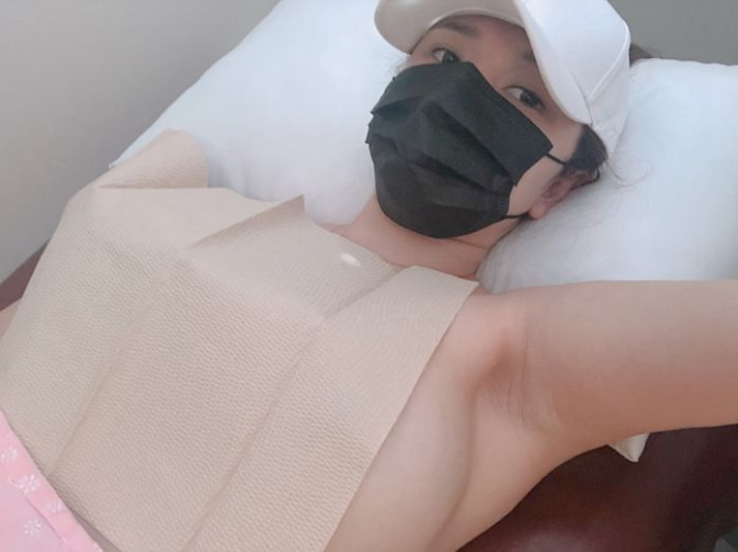 Image of the streamer waiting for her X-ray