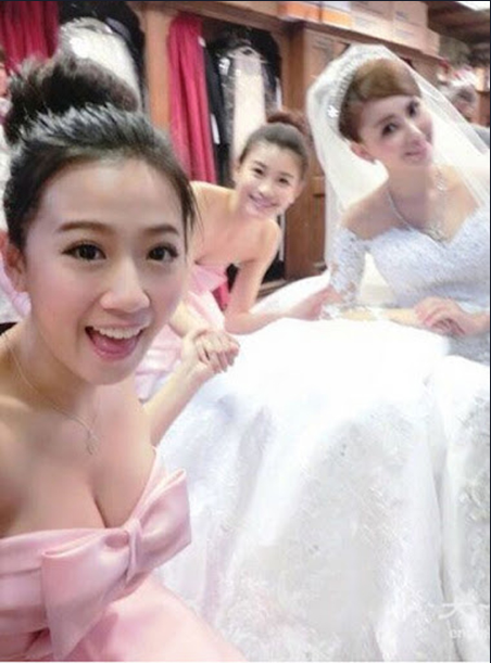 Viewers feel that this bridesmaid is trying too hard to push up her bust, making it look like it could burst out.