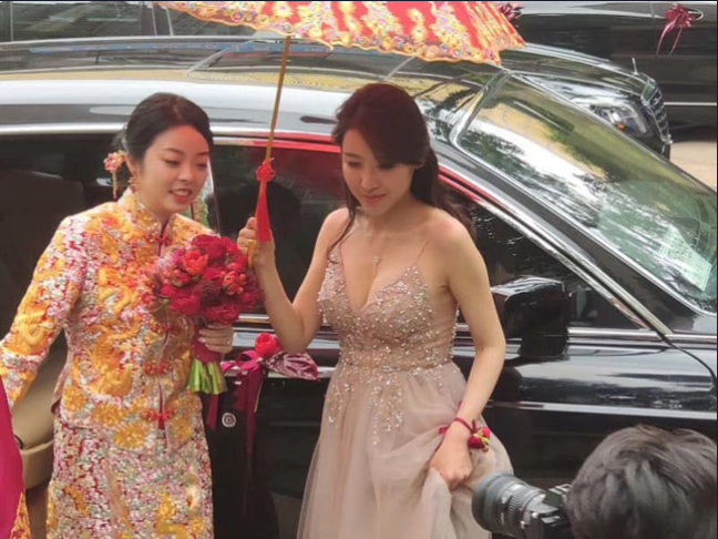 This bridesmaid wore a spaghetti strap dress, boldly flaunting her cleavage.