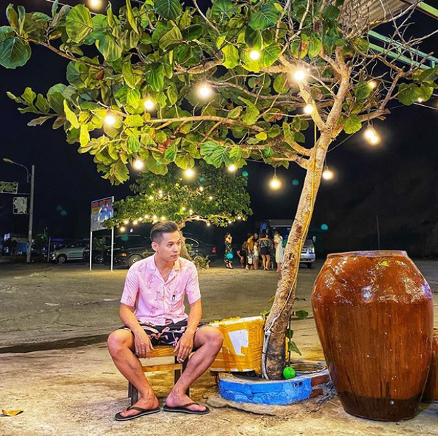 The tribe leader checks in with Cao Bằng style.