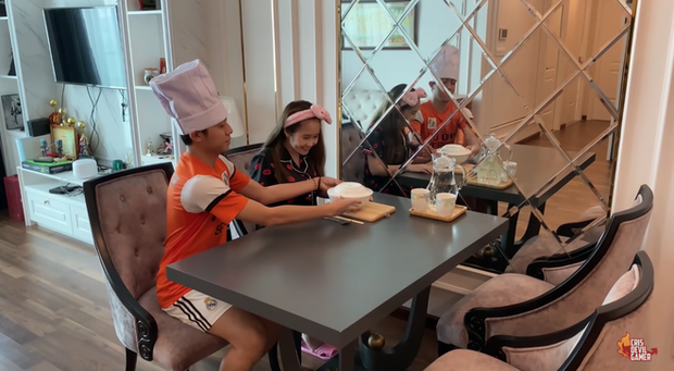 Cris Phan's dining table, which appeared in a previous clip