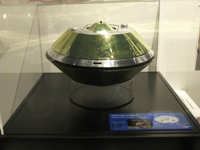 Replica of the sample container.