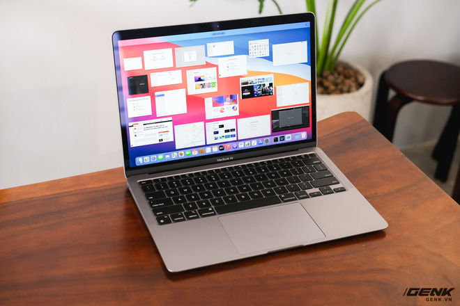 The MacBook Air with M1 chip has a consistent design, but performance and battery life have improved significantly