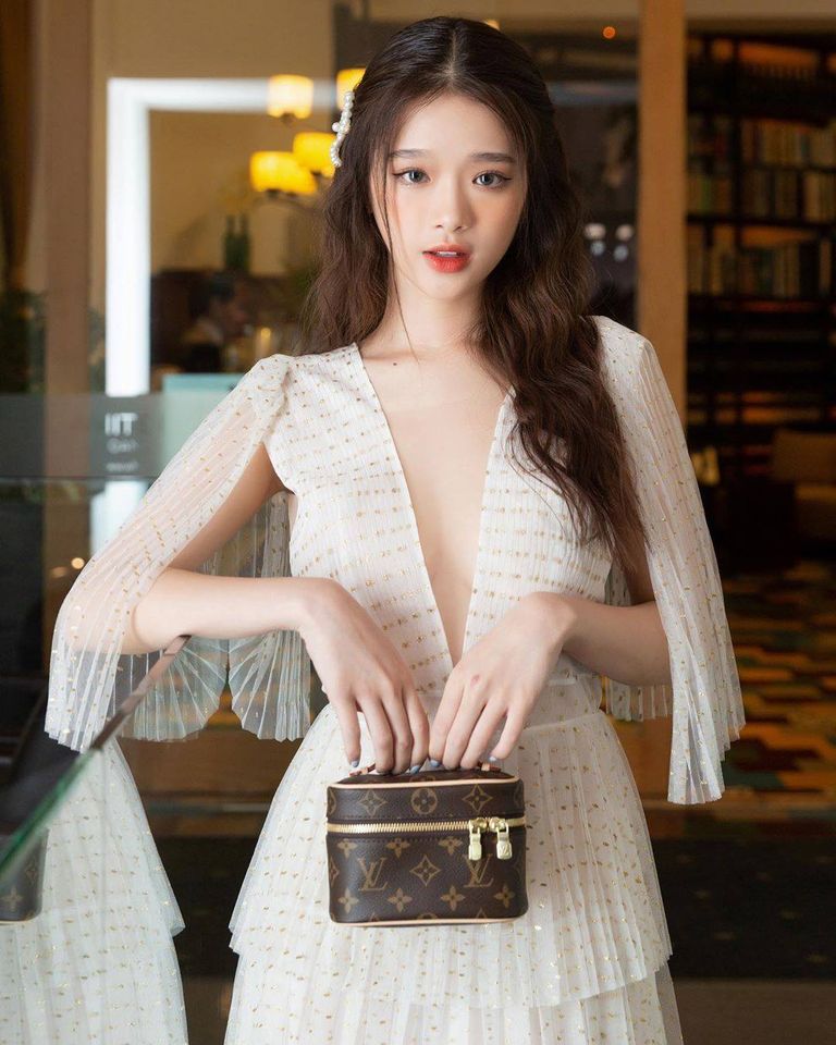 Extremely cute and charming images of Linh Ka from the past