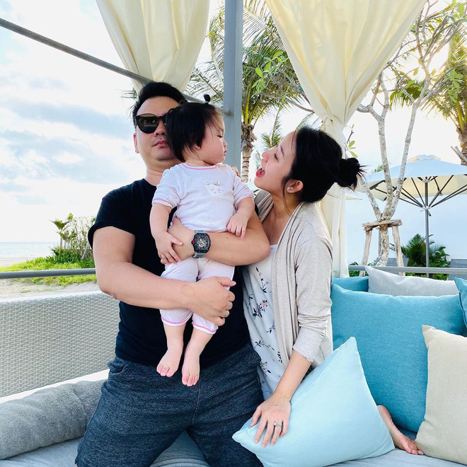 Hoàng Vy with her husband - Xemesis's brother and her happy little family