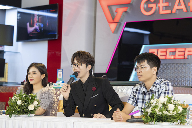 ViruSs can be considered the most talented streamer in Vietnam: musician, streamer, professional gamer, marketing director...