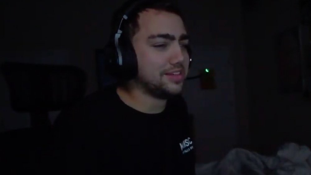 Mizkif sleeping while streaming