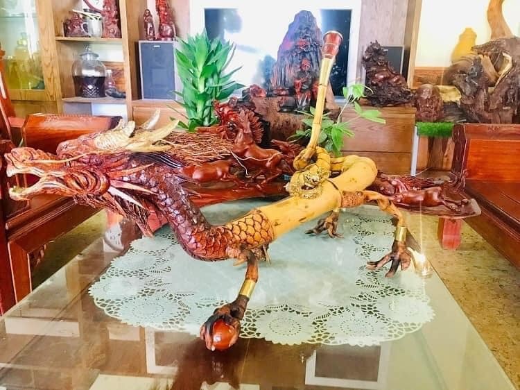 An image of the dragon-shaped pipe grasping a precious gem, reminiscent of the 'Dragon God' in Dragon Ball