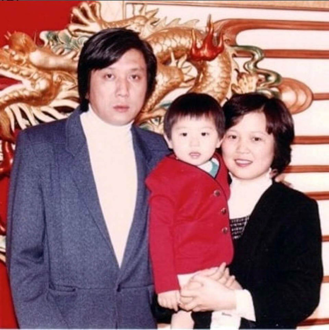 Dan Lok with his parents.