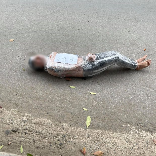 Image of the young man in an outfit that shocked the online community