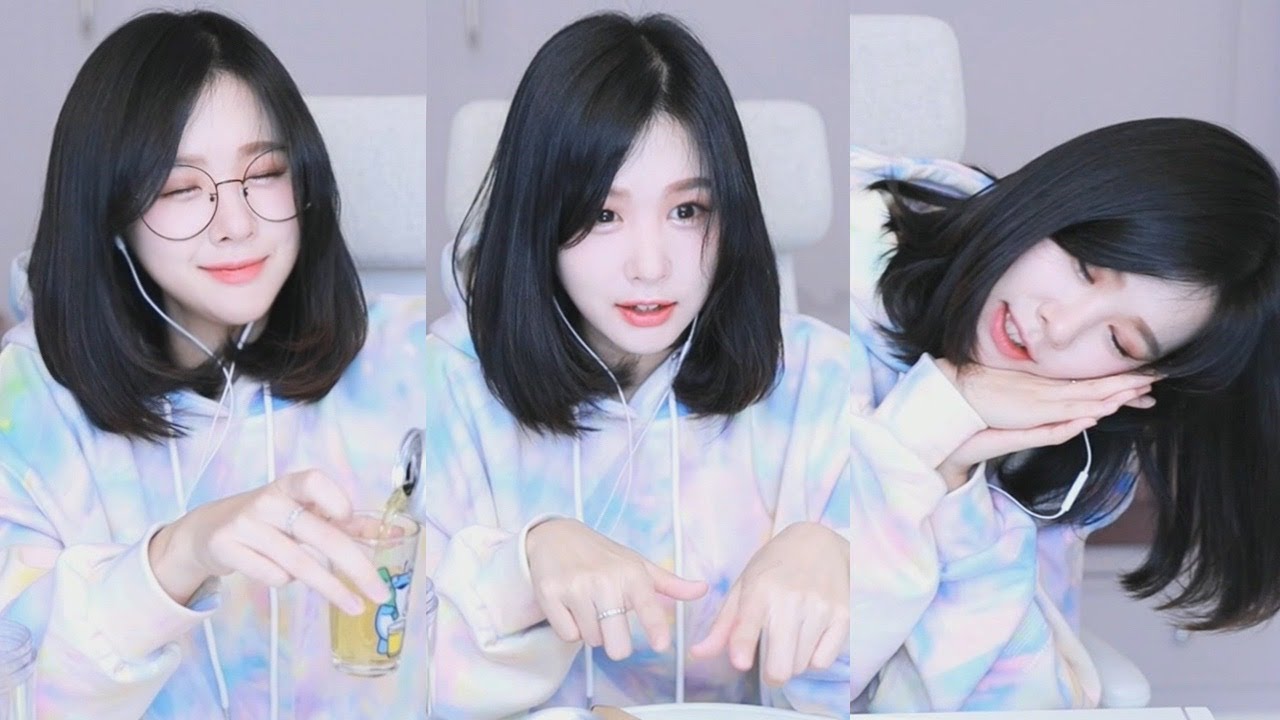 The YouTuber interacts with fans in her latest live stream