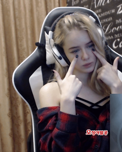 The streamer received a lot of praise for her beauty