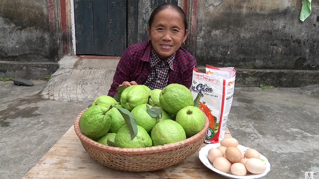 Ingredients to make Mrs. Tan Vlog's fried guava dish