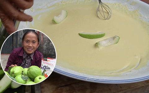 Image of Mrs. Tan frying pieces of guava