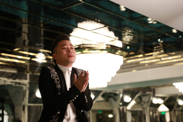Singer Tung Duong