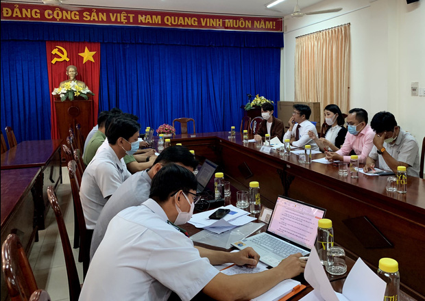 YouTuber Thơ Nguyễn working with the Inspection Department