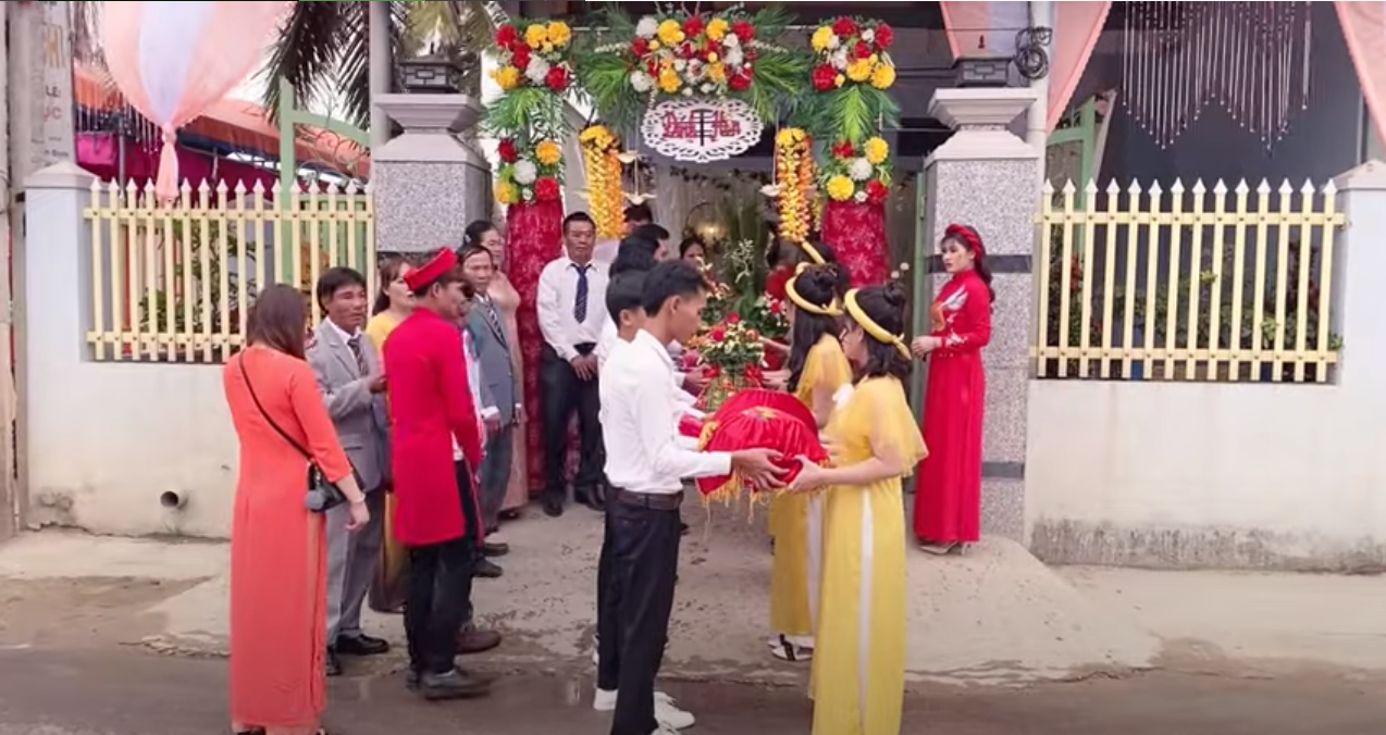 The entourage at Lộc Fuho's engagement ceremony