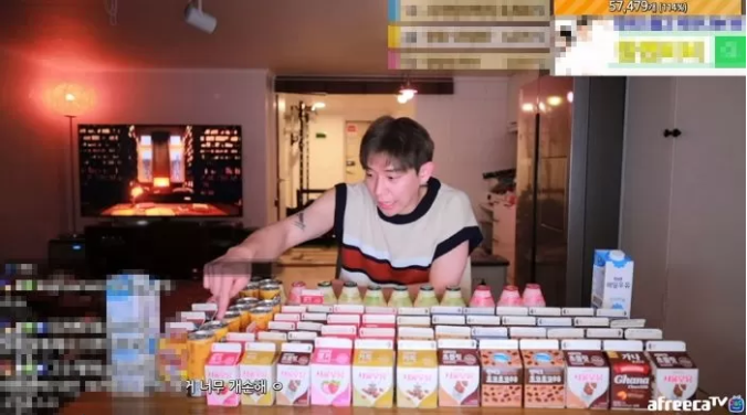 The male streamer at the center of the controversy