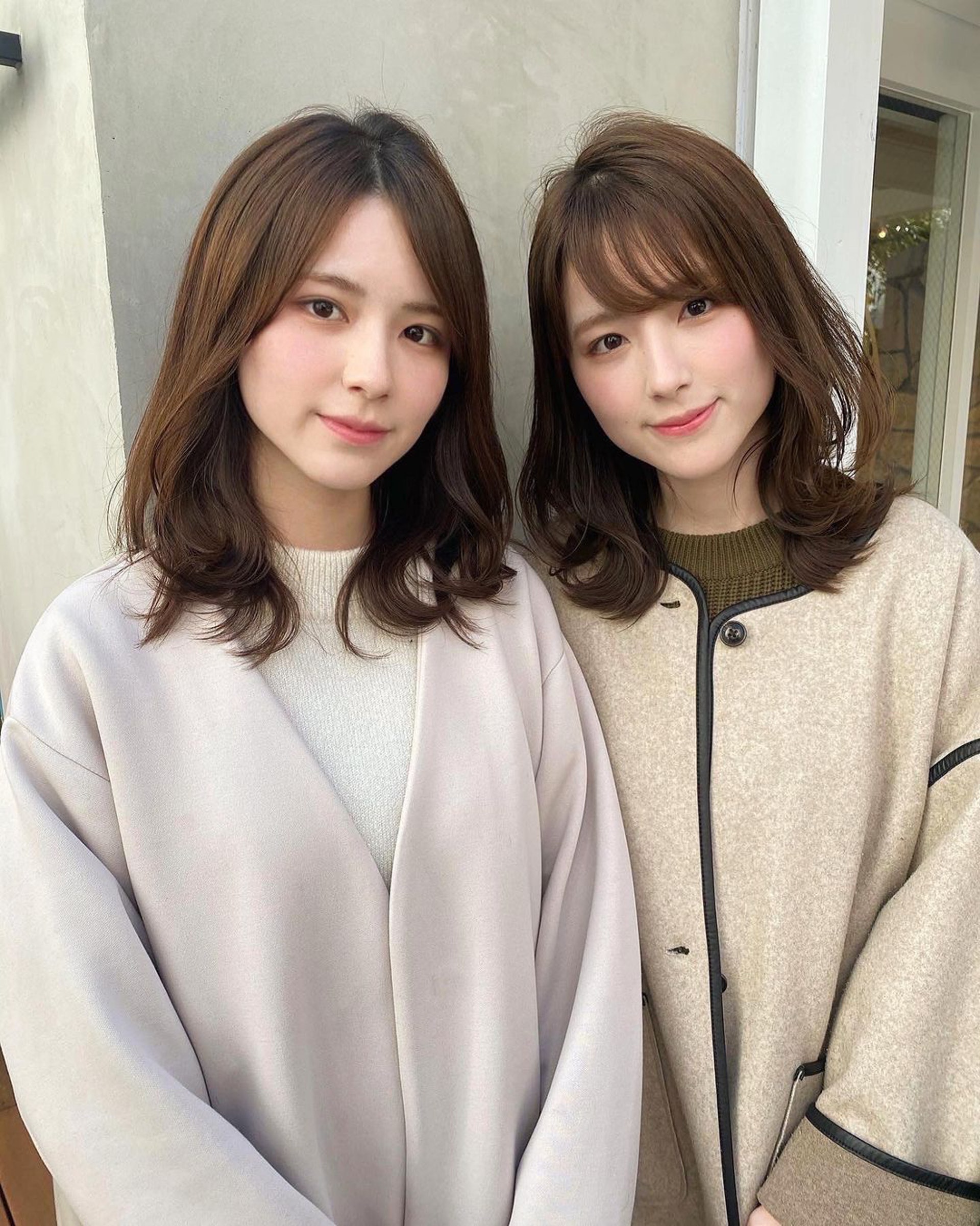 The pure and angelic beauty of both girls leaves a very good initial impression