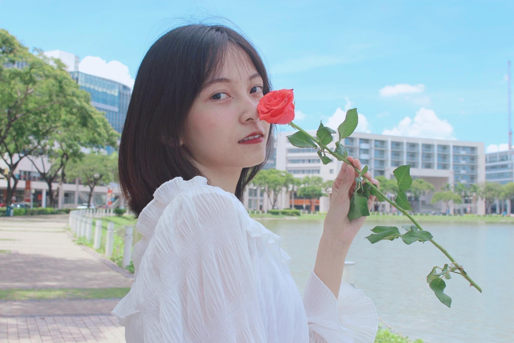 With a natural love for esports, she shared that her journey into Esports began when she participated in organizing and running tournaments for the Esports Club at Saigon University.