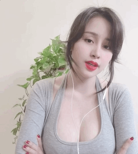 Bà Tưng's cover of the song Nàng Thơ caused a stir