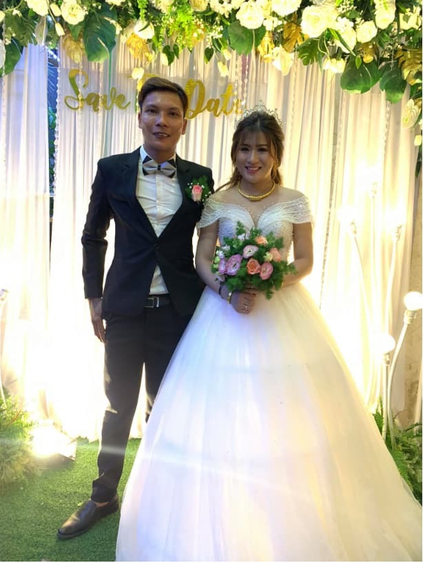 Lộc Fuho with his bride at the wedding