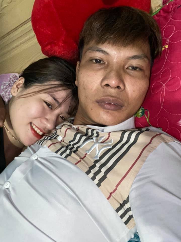 Just a few days ago, he posted a photo after the wedding night