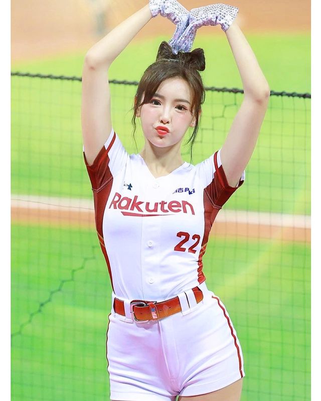 Fei Fei - the hot girl causing a stir in the online community