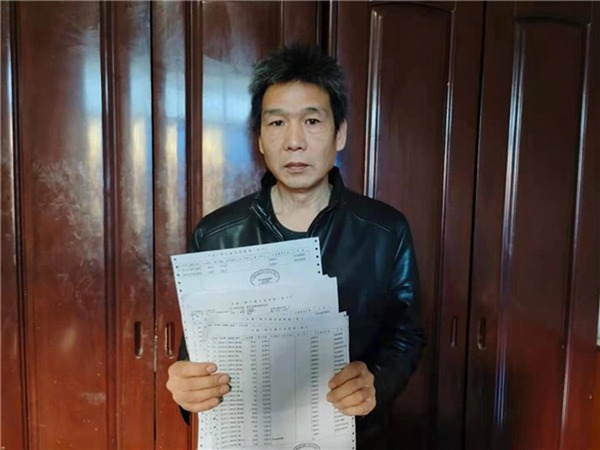 The unfortunate father discovered that the large sum of money in the card had vanished