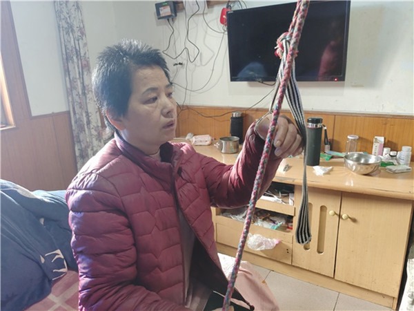 Image of the young gamer's mother undergoing treatment