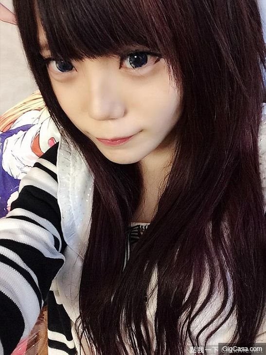 The hot girl has a beauty that is certainly not lacking