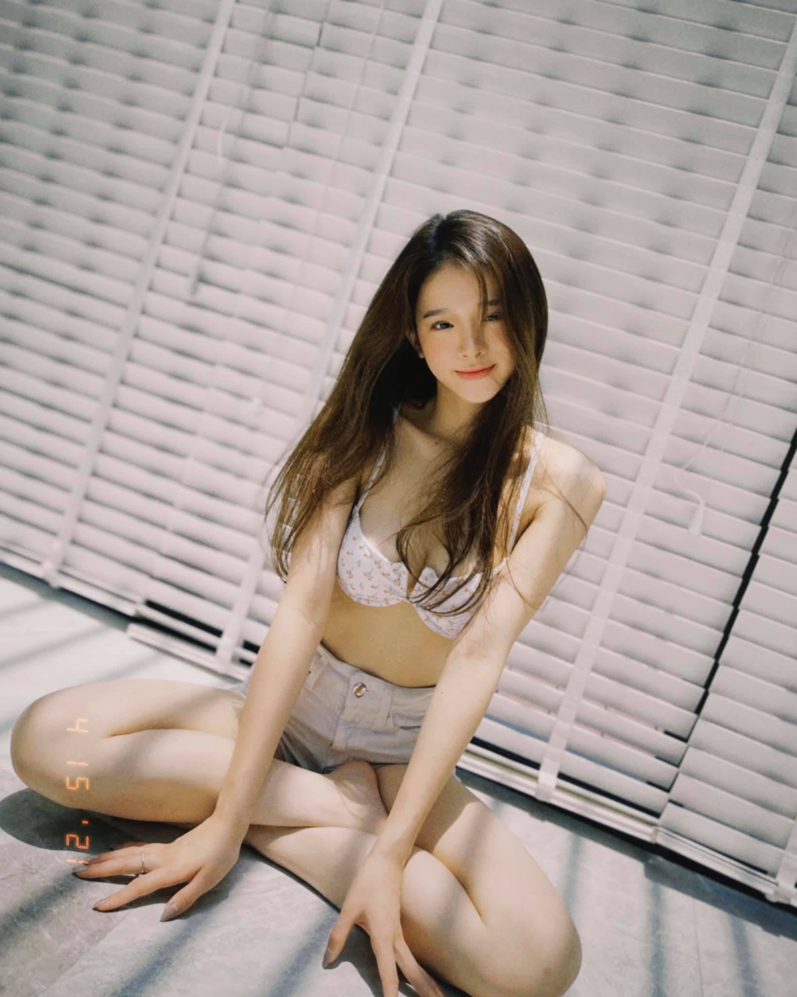 Linh Ka shocks with her sexy figure at 19