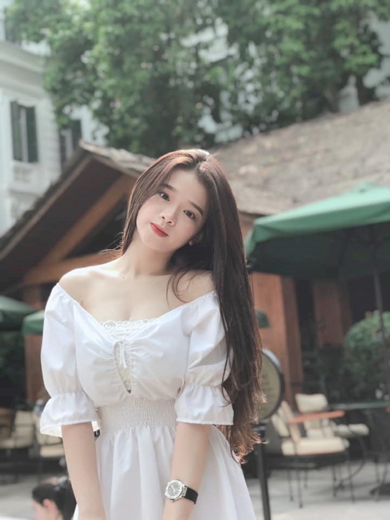 Recently, she has also appeared quite rarely on social media