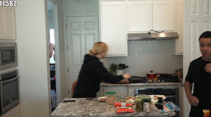 After everything settled down, Nmplol returned to the scene with a shocked face