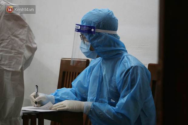 Healthcare workers investigate epidemiologically (Photo: Dang Thuy)