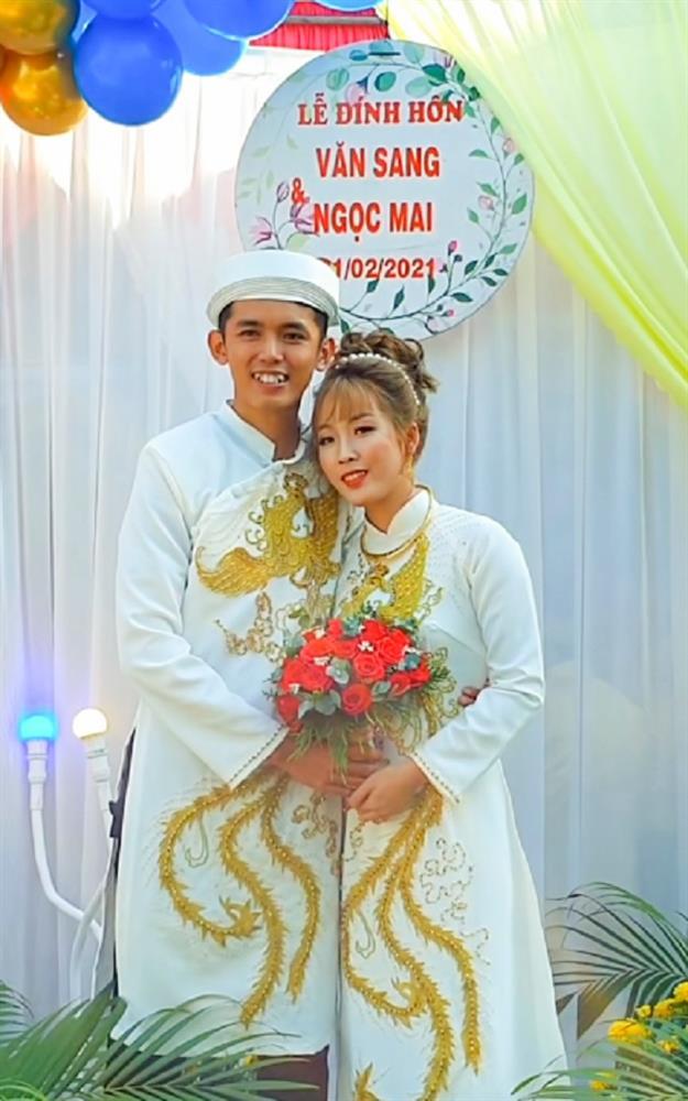 Sang Vlog and his wife at their wedding
