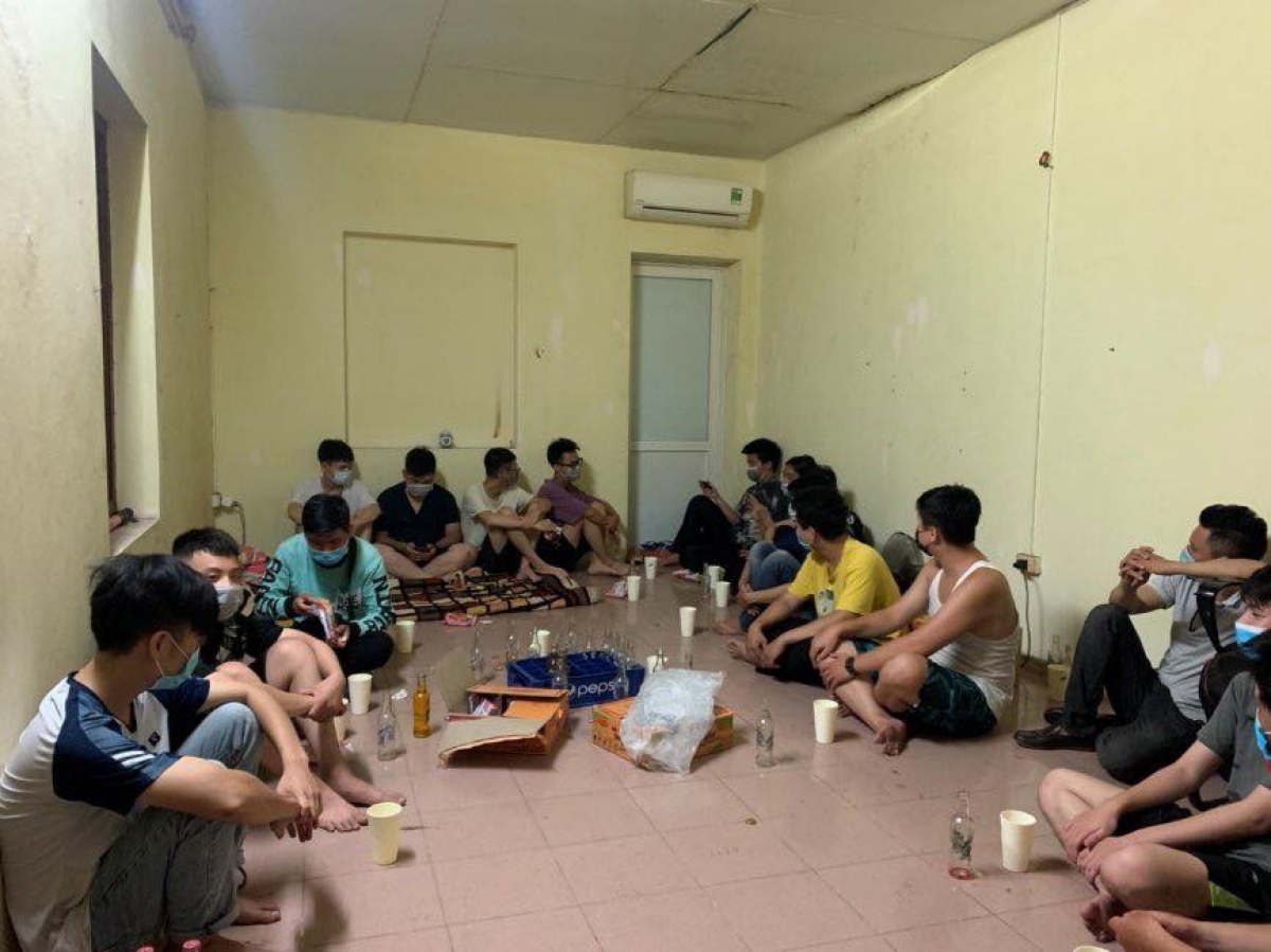 Dozens of gamers hiding in an enclosed room.