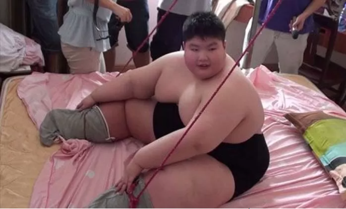 Xu Zhoulei - the boy causing a stir in the online community when appearing on YouTube