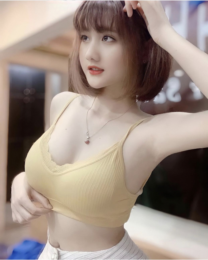 She confidently showcases her sexy figure