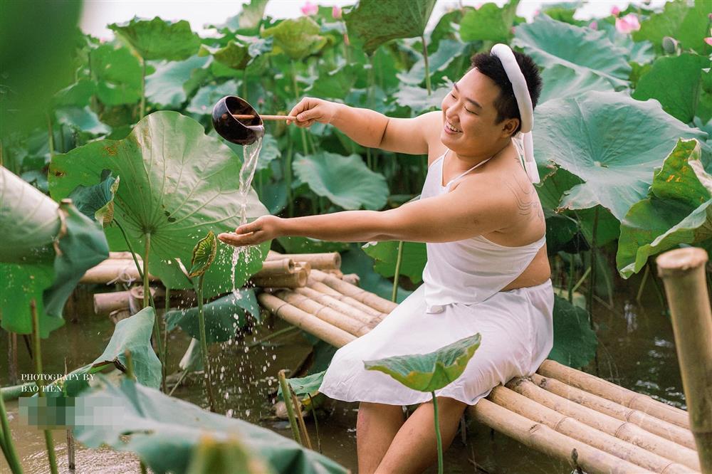 Surprising images during this year's lotus season