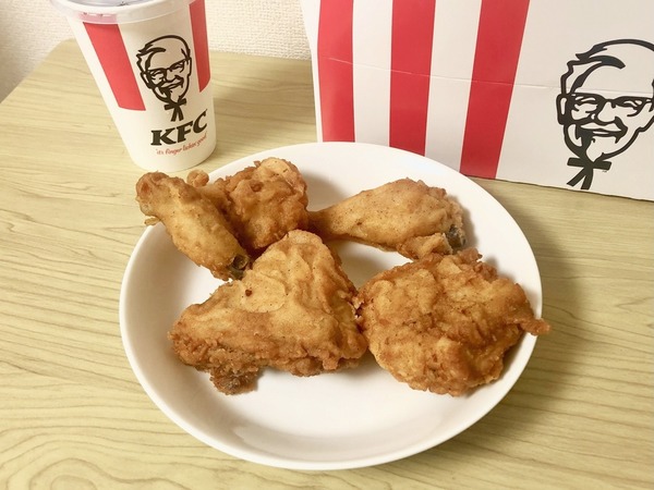 Over-the-Top Gaming: Player Uses KFC Chicken Bones to Create Destructive Weapons and Hunt Monsters 1 A typical KFC meal