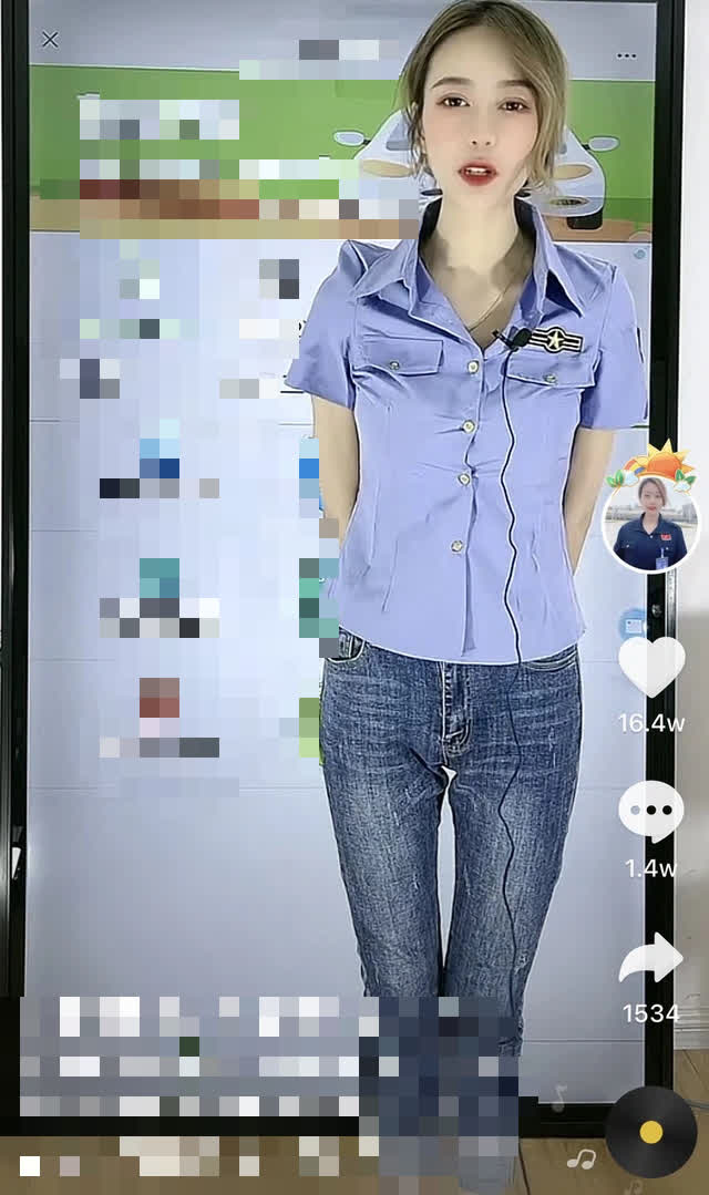 After moving to the new channel, An An announced she would never wear a dress on stream again