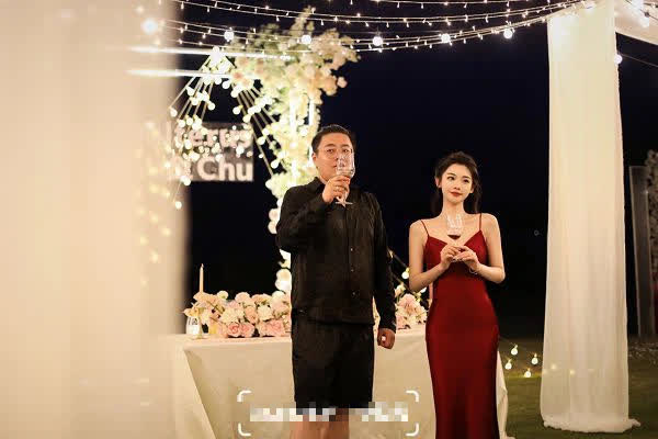 She personally sent images of the engagement ceremony to her ex-boyfriend as a form of revenge