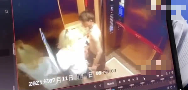 The security camera recorded the moment the boyfriend assaulted Xiao Hong
