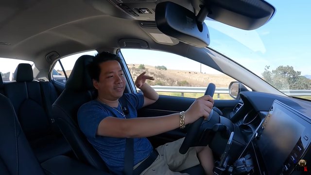 Khoa Pug shares his personal experience with viewers on how to escape poverty
