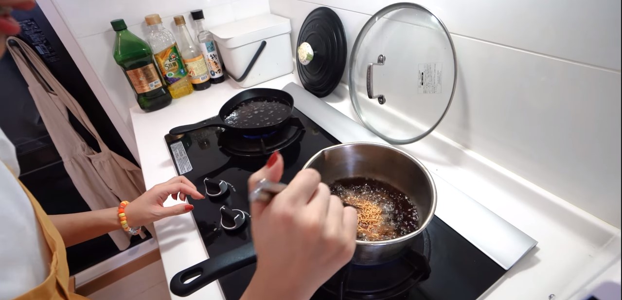 Di Mei's noodles cooked with Coca-Cola